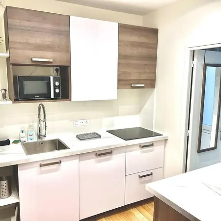 Deux Pieces Familial Chic Et Confortable - Square Courteline - Nation - Centre Daire *